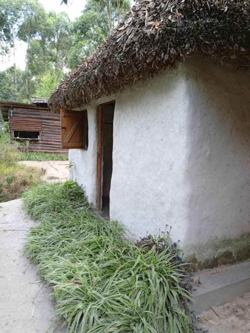 Om Hostel Bunyonyi Kabale Экстерьер фото
